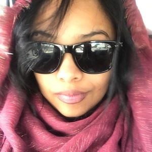 Meet your Posher, Elisa